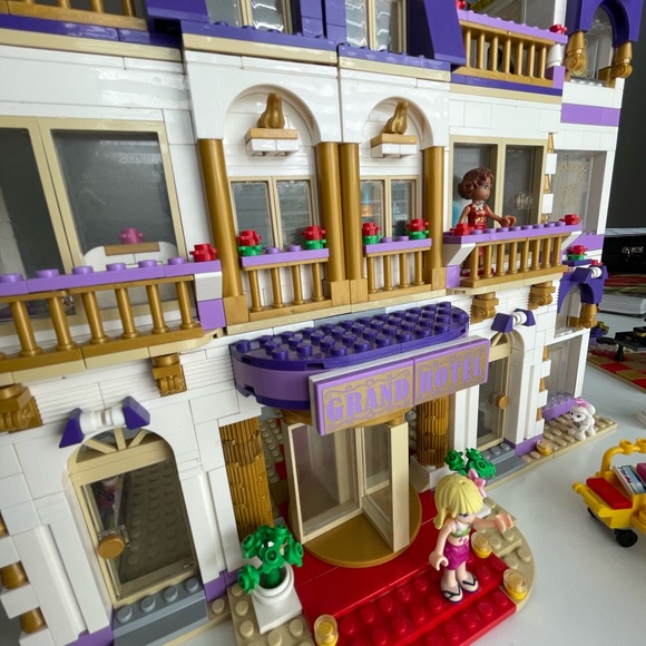 Lego Friends: Grand Hotel - Picture 4 of 13
